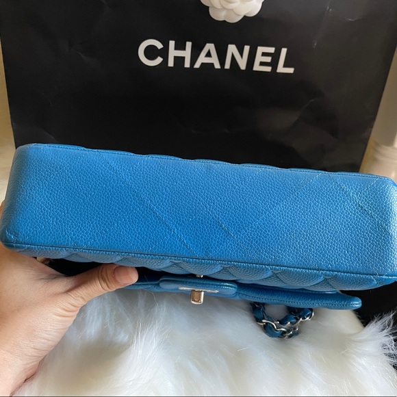 Auth Medium Chanel - Picture 10 of 14